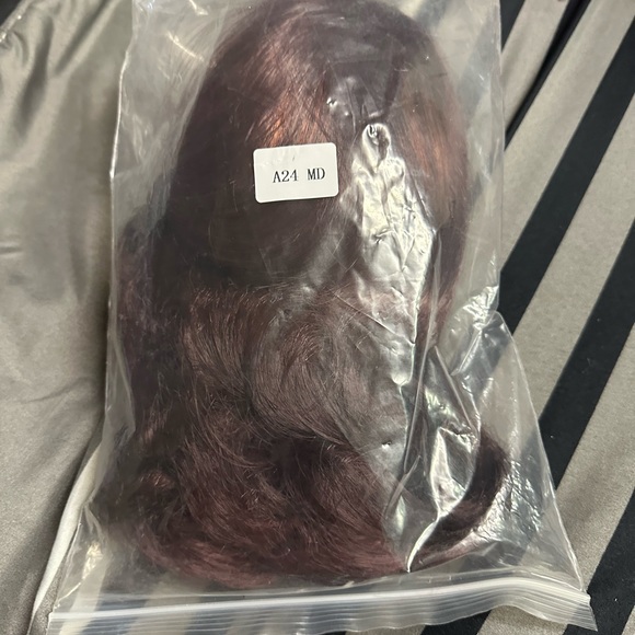 Medium length wig - Picture 3 of 4